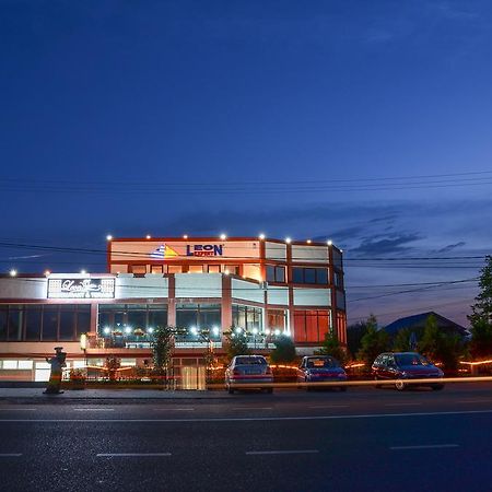 Motel - Restaurant Leon Bacău Buitenkant foto