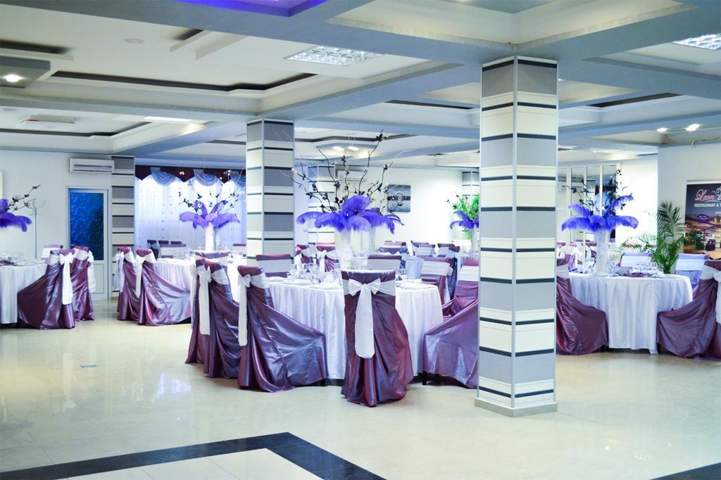 Motel - Restaurant Leon Bacău Buitenkant foto